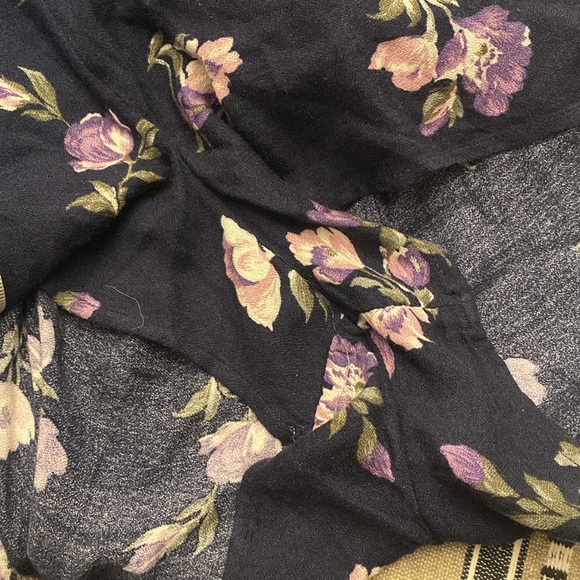 American Eagle Navy Floral Shorts Romper Size Medium - Picture 11 of 12